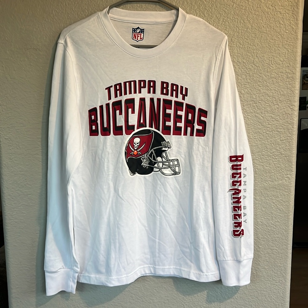 NWOT Tampa Bay Buccaneers NFL football long sleeve tshirt